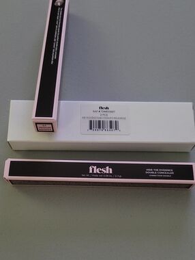 flesh Hide The Evidence Double Concealer — Medium Bronze (Pink & Black)